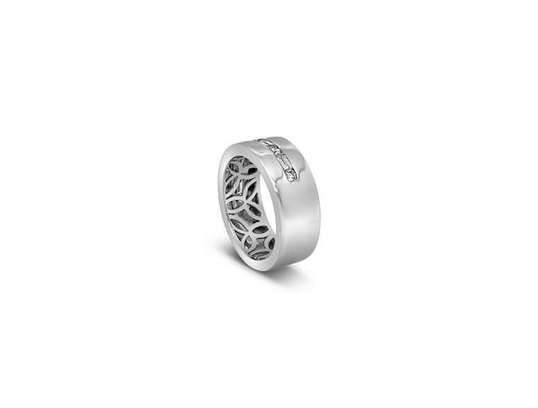(REF 1621) 0.22ct Diamond 1/2 Eternity 0.39ct Baguette Ring (18ct White Gold)