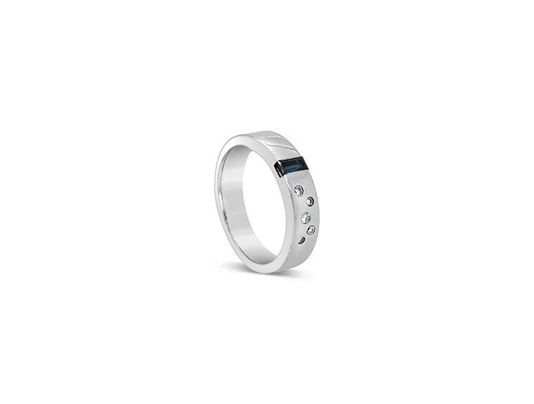 (REF 1622) 0.10ct Diamond Sapphire Baguette Ring (14ct White Gold)