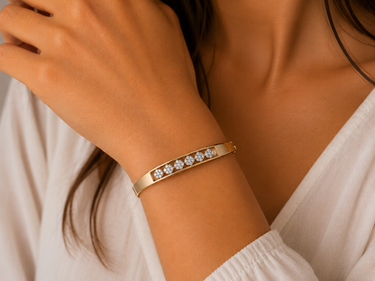 3.5 cts  7 Clusters Diamond Bangle (9ct Yellow Gold)