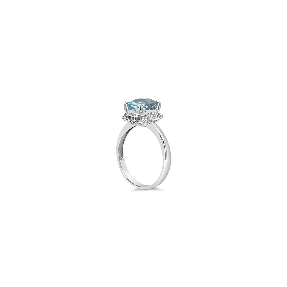 (Ref 1774) 2.34ct Aquamarine and 0.12ct Diamond Ring (Platinum)